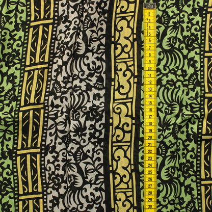 Monivärinen kukkaköynnöskuvioinen Vaatetuskangas - Pala