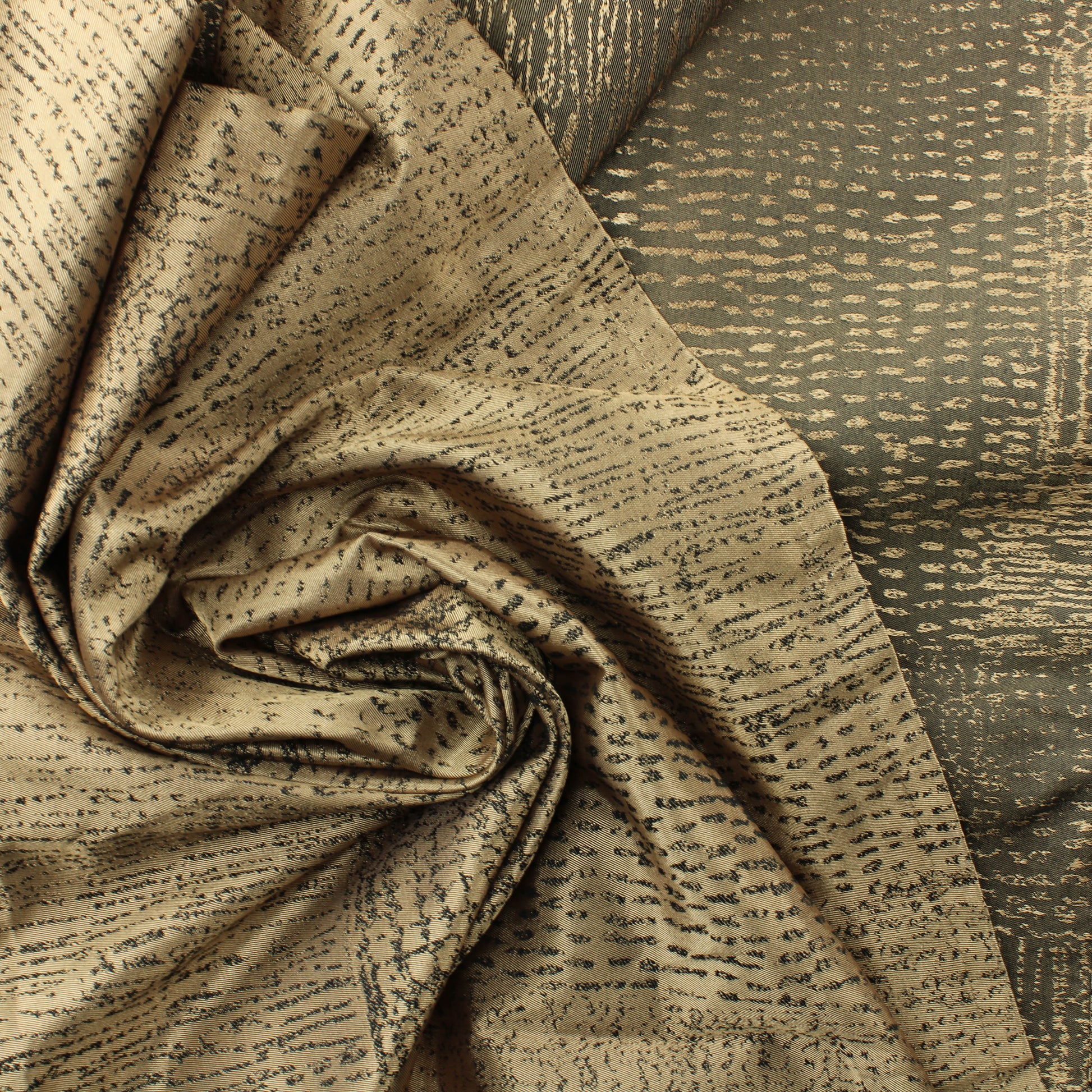 Hohtava tummakuvioinen Verhokangas - Palapaketti