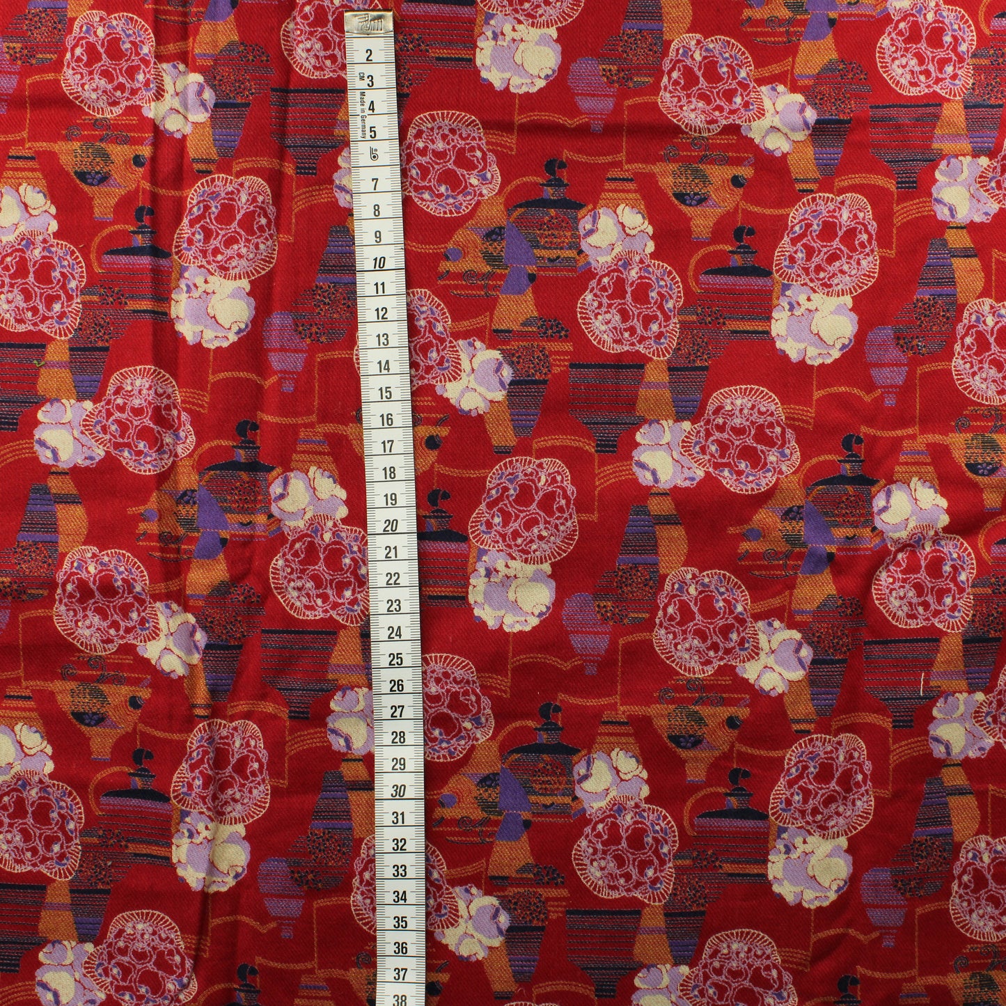 Punapohjainen kuviollinen Puuvillasekoite tvilli - Pala