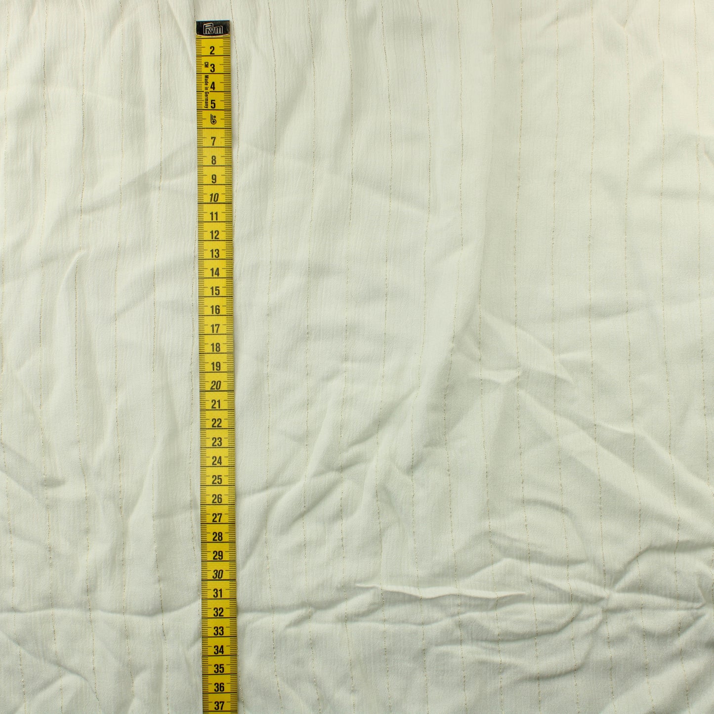 Luonnonvalkoinen kultaraitainen rypytetty Viskoosi - Pala