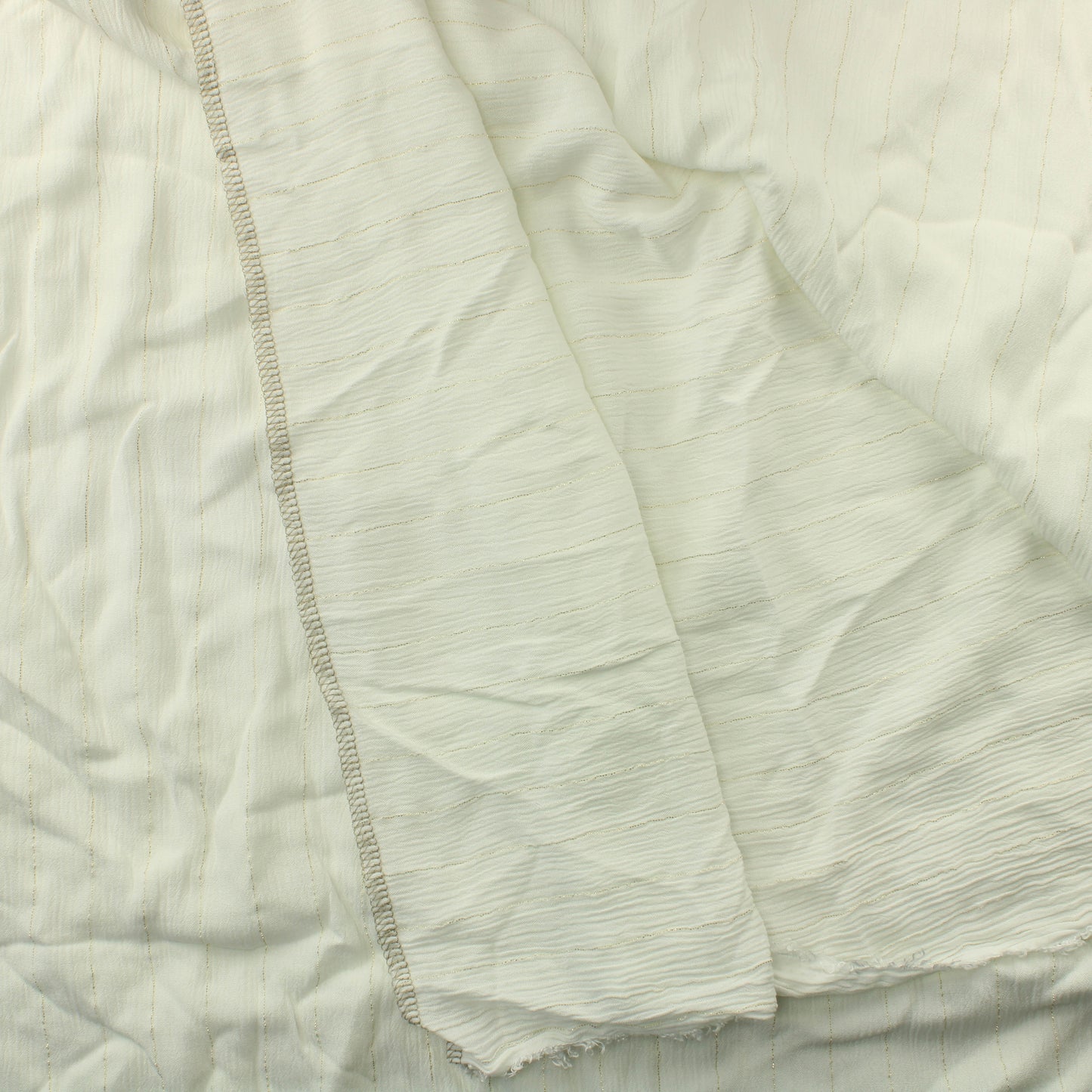 Luonnonvalkoinen kultaraitainen rypytetty Viskoosi - Pala