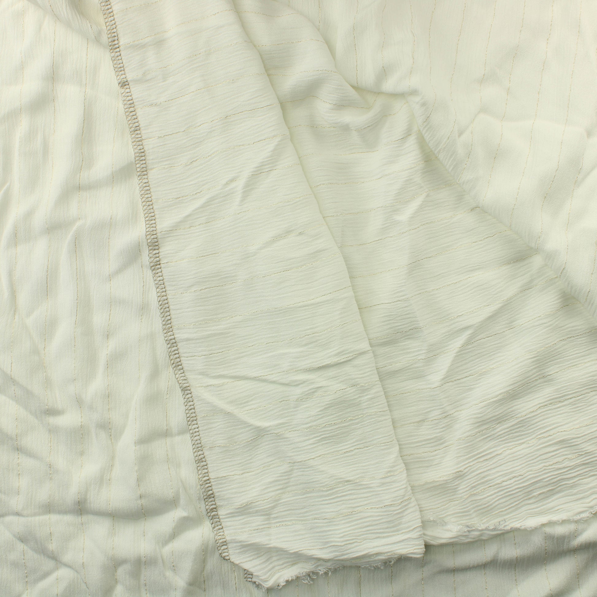 Luonnonvalkoinen kultaraitainen rypytetty Viskoosi - Pala