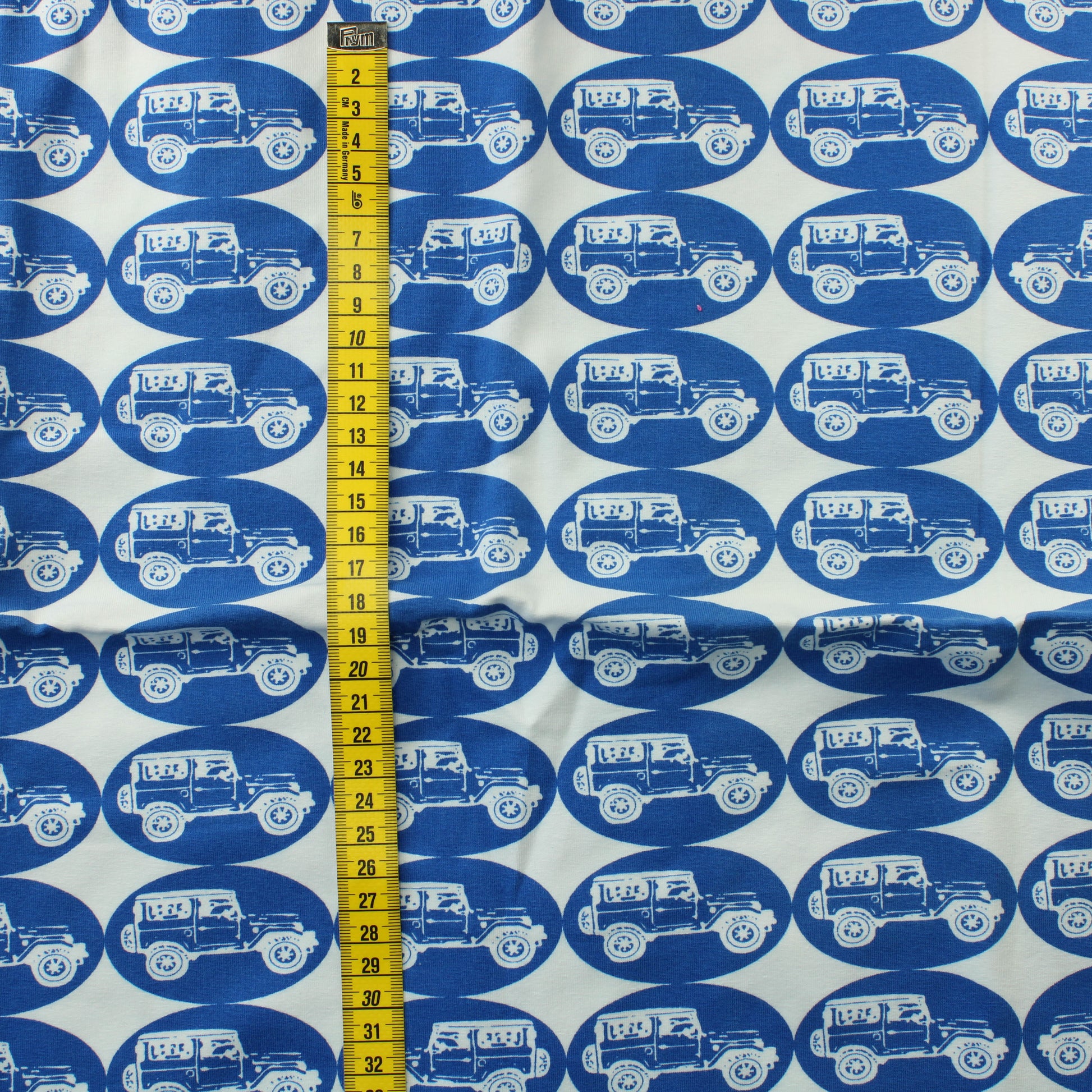 Sinivalkoinen jeeppi Trikoo - Pala