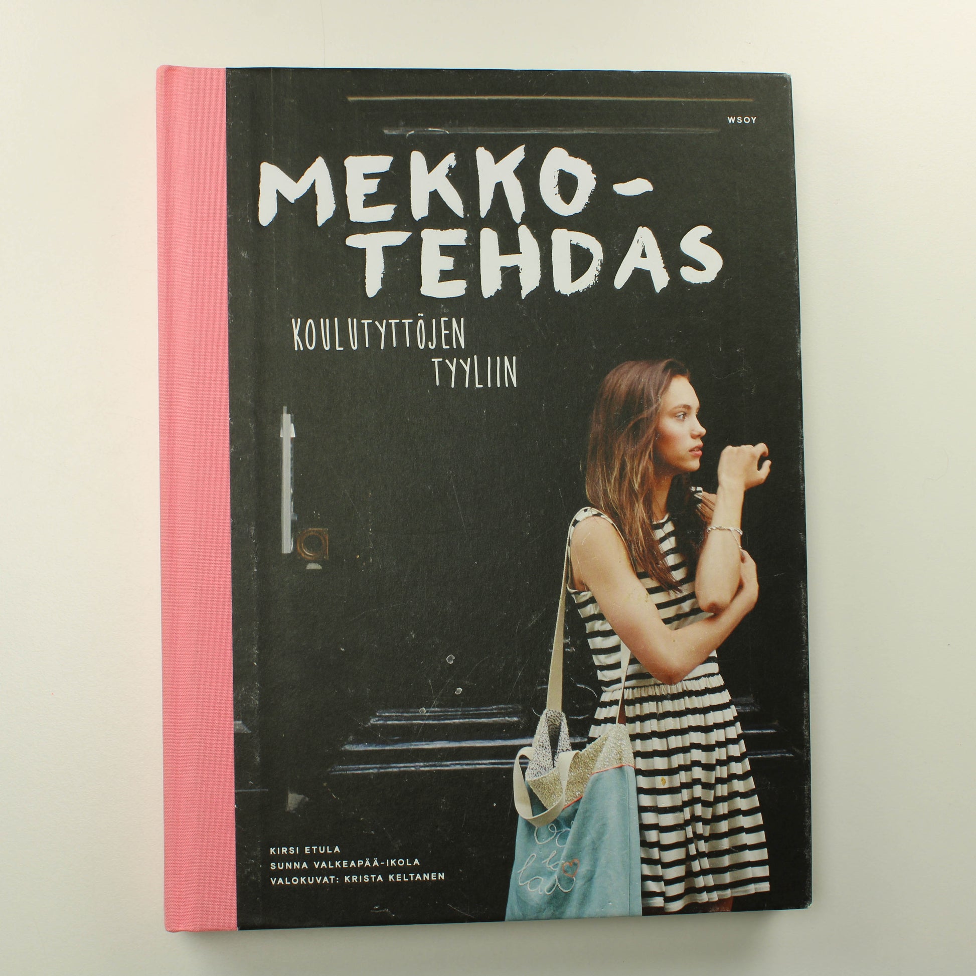 Kirsi Etula, Sunna Valkeapää: Mekkotehdas koulutyttöjen tyyliin