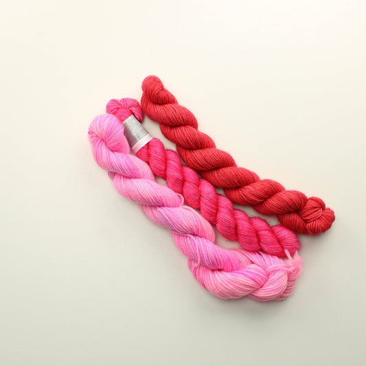 Punaiset sukkalangat 60g - Lankapussi 210