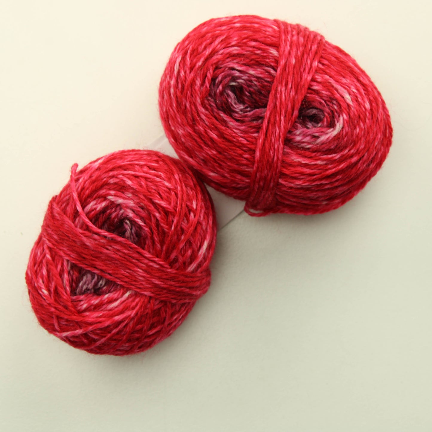 Handu Pitkä ilun sukkis - Punasävyinen Lankapussi 251