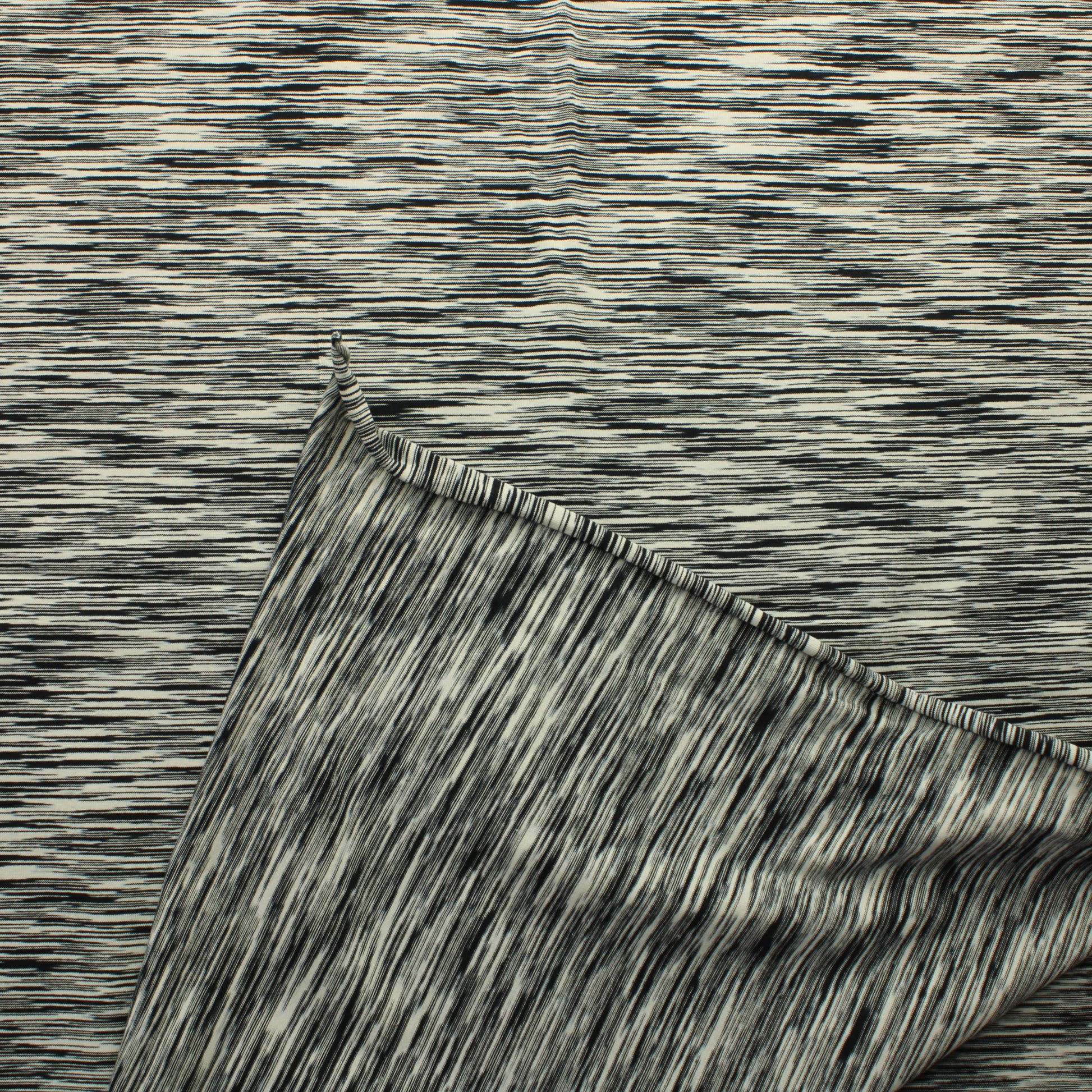 Nosh Musta-luonnonvalkoinen Trikoo - Pala