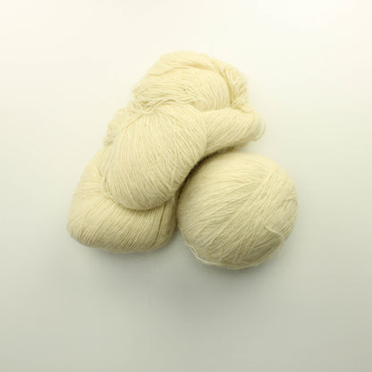 Luonnonvalkoinen suomenlampaan villa