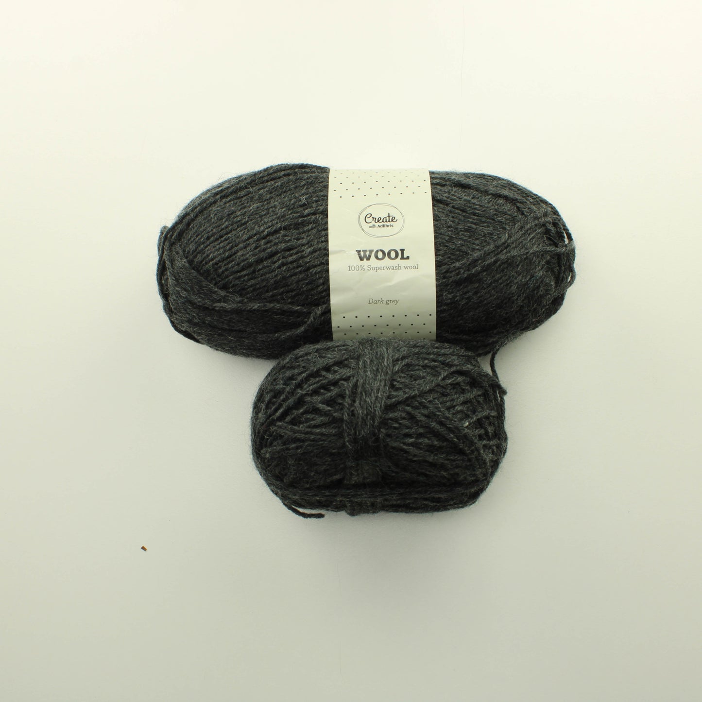 Create with Adlibris Wool - Dark Grey Lankapussi 301