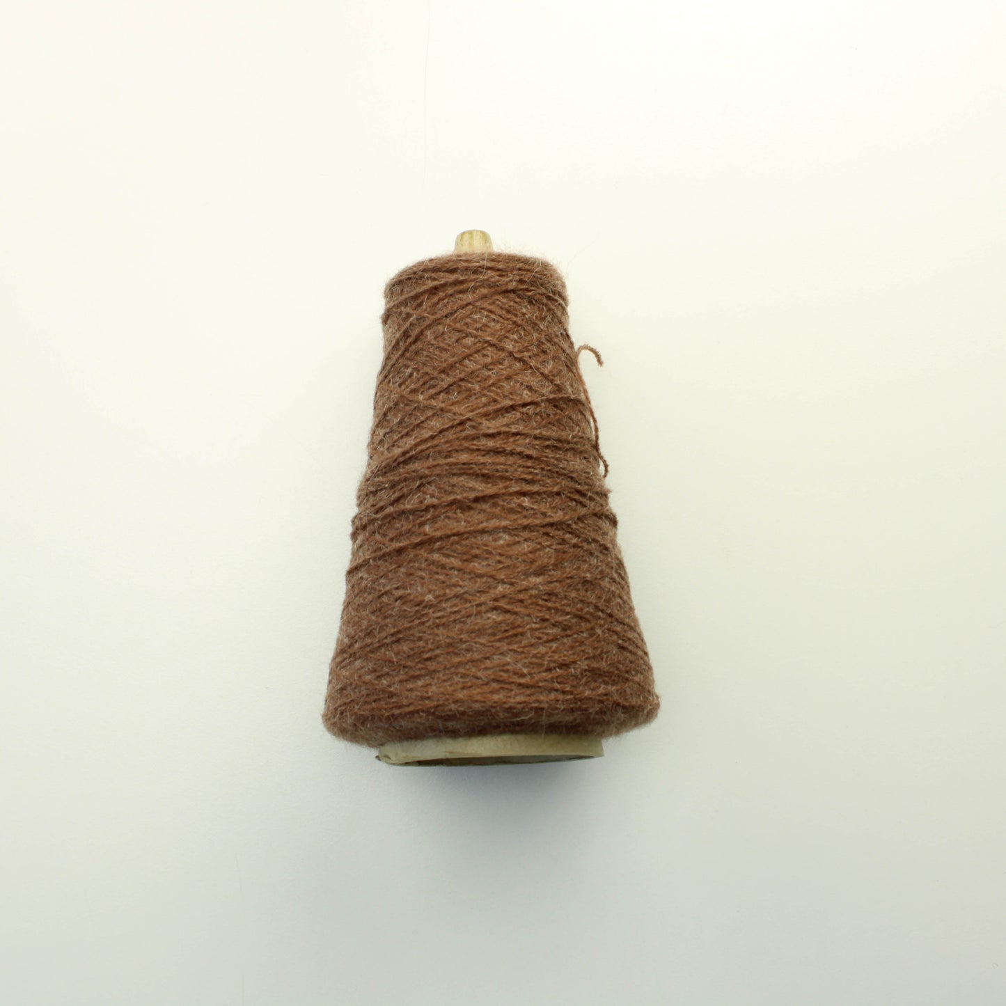 Ruskea villasekoitelanka 150g (sis pahviholkin)