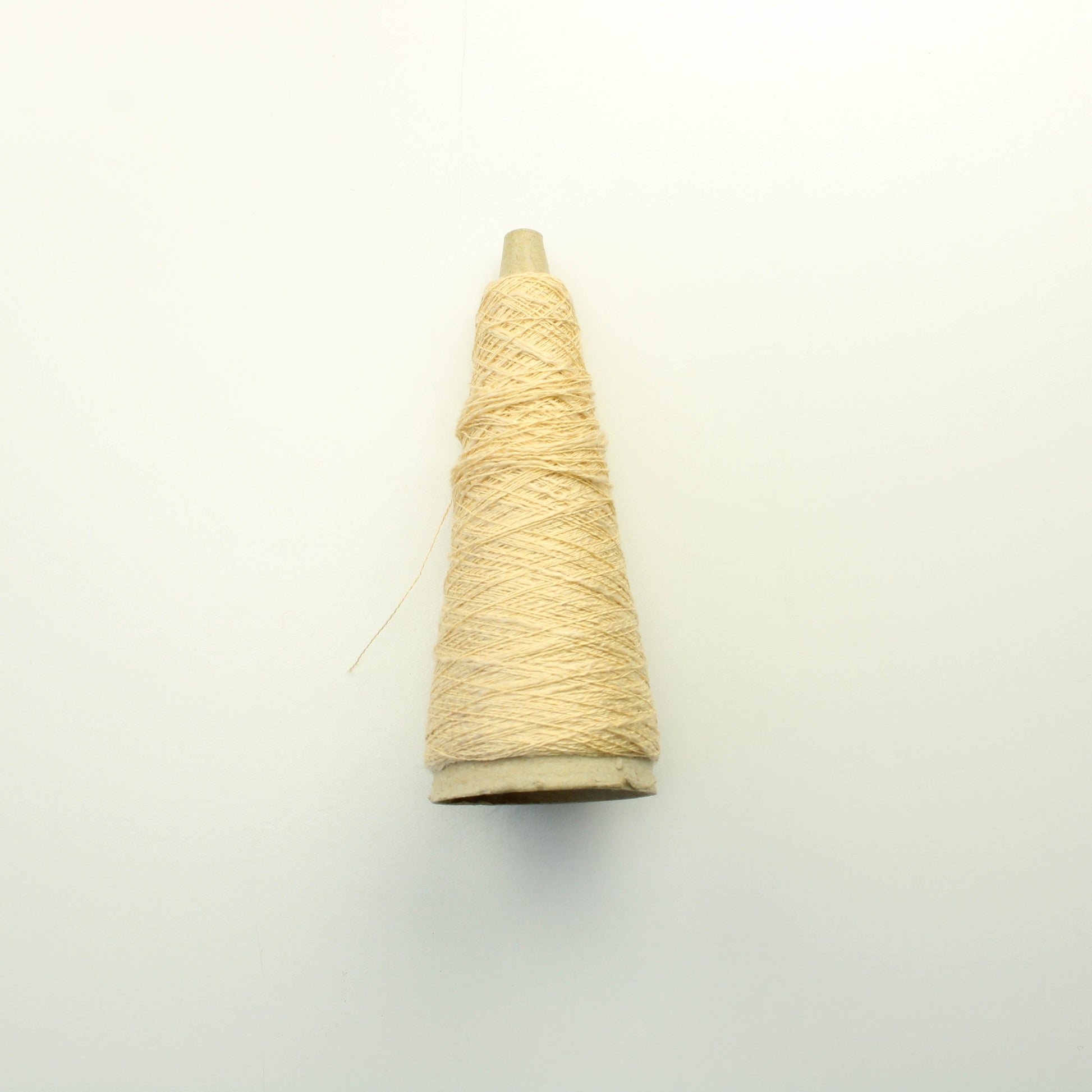 Beige sekoitelanka 50g (pahvikartio mukana painossa)