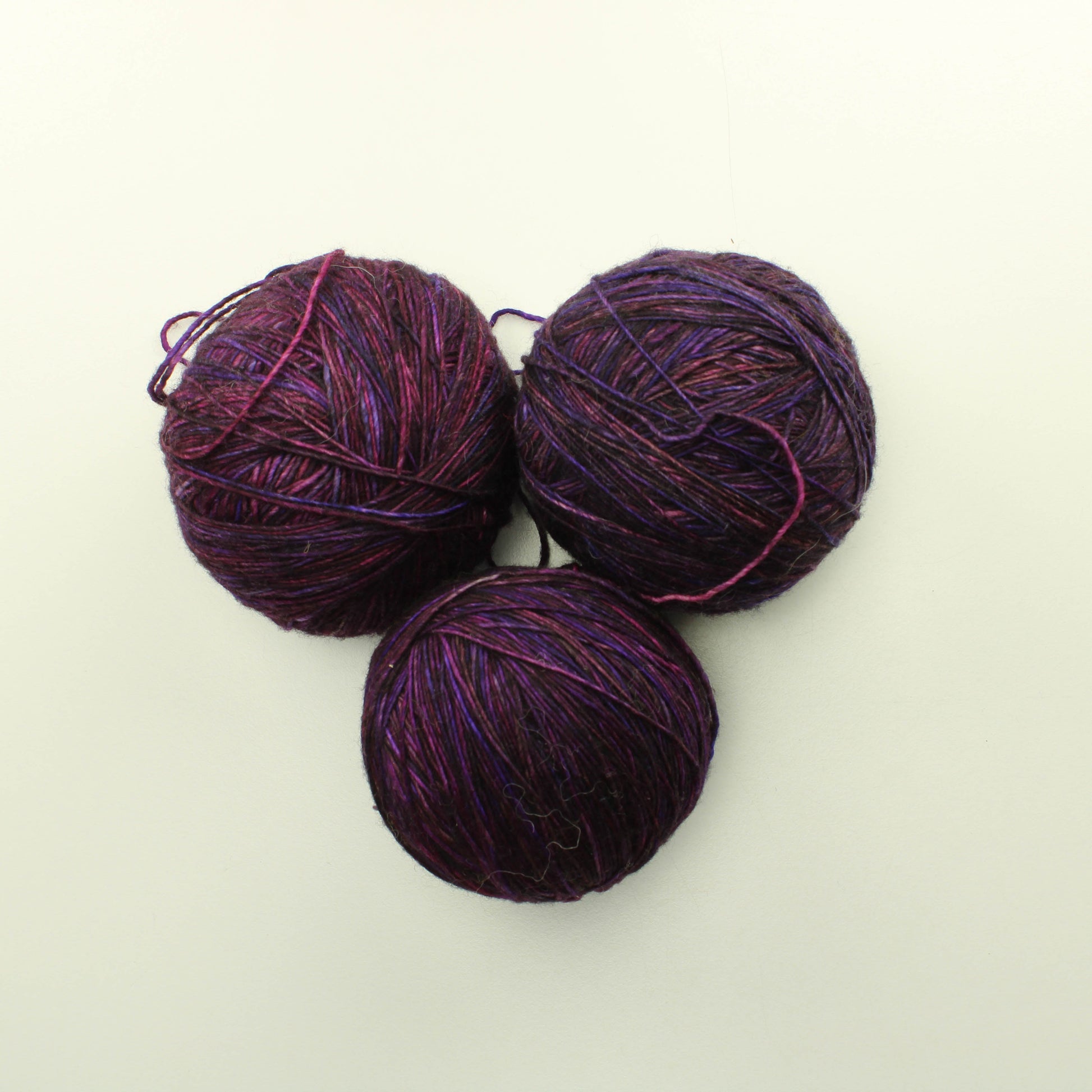 Käsinvärjätyt villasekoitelangat ? - Lankapussi 371 (300g)