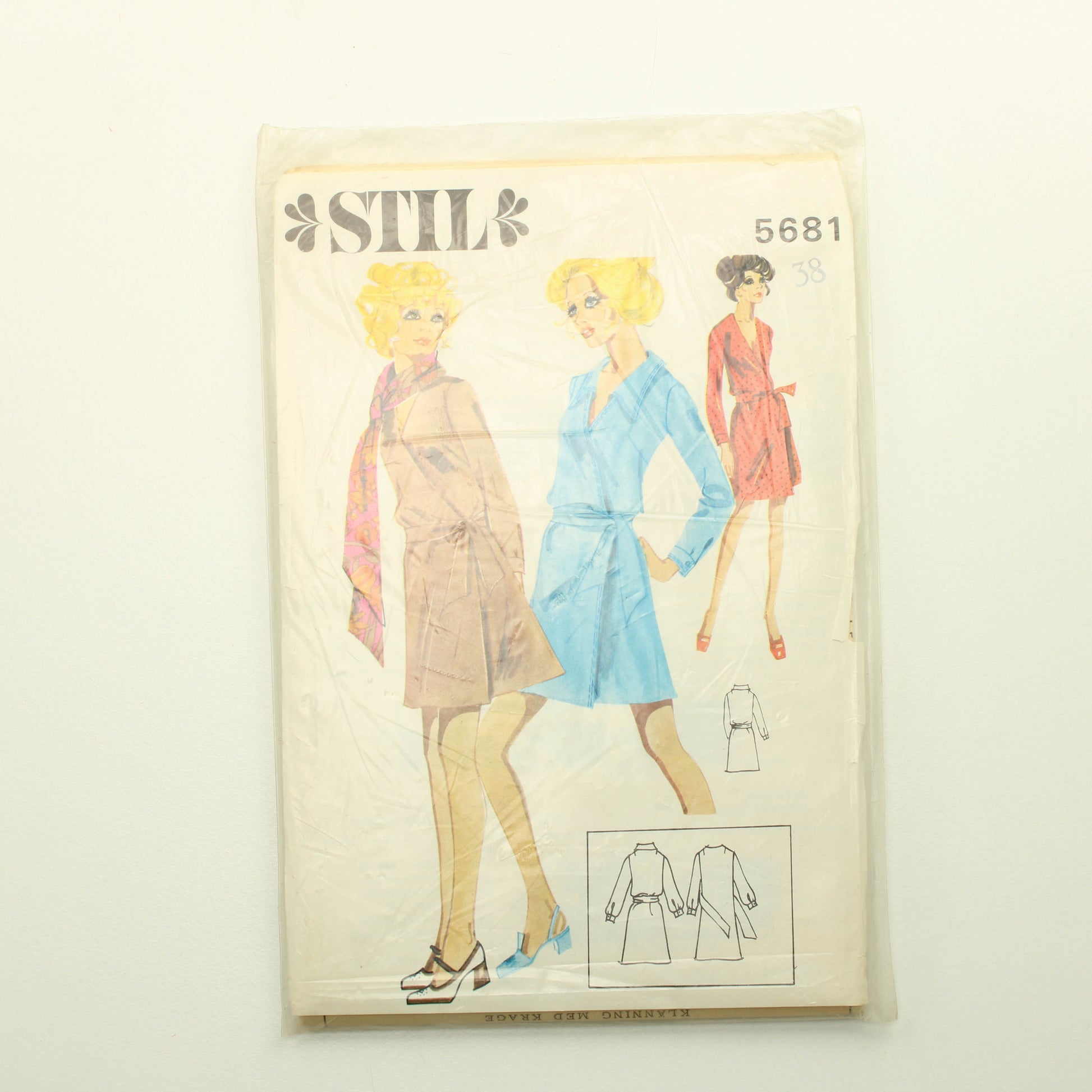 Stil 5681 Naisten mekko koko 38