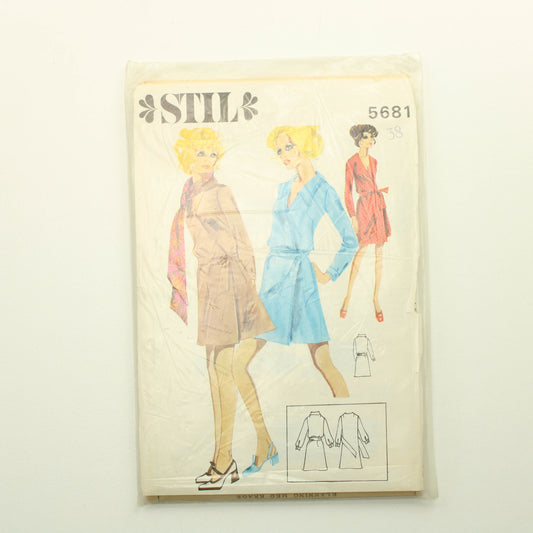 Stil 5681 Naisten mekko koko 38