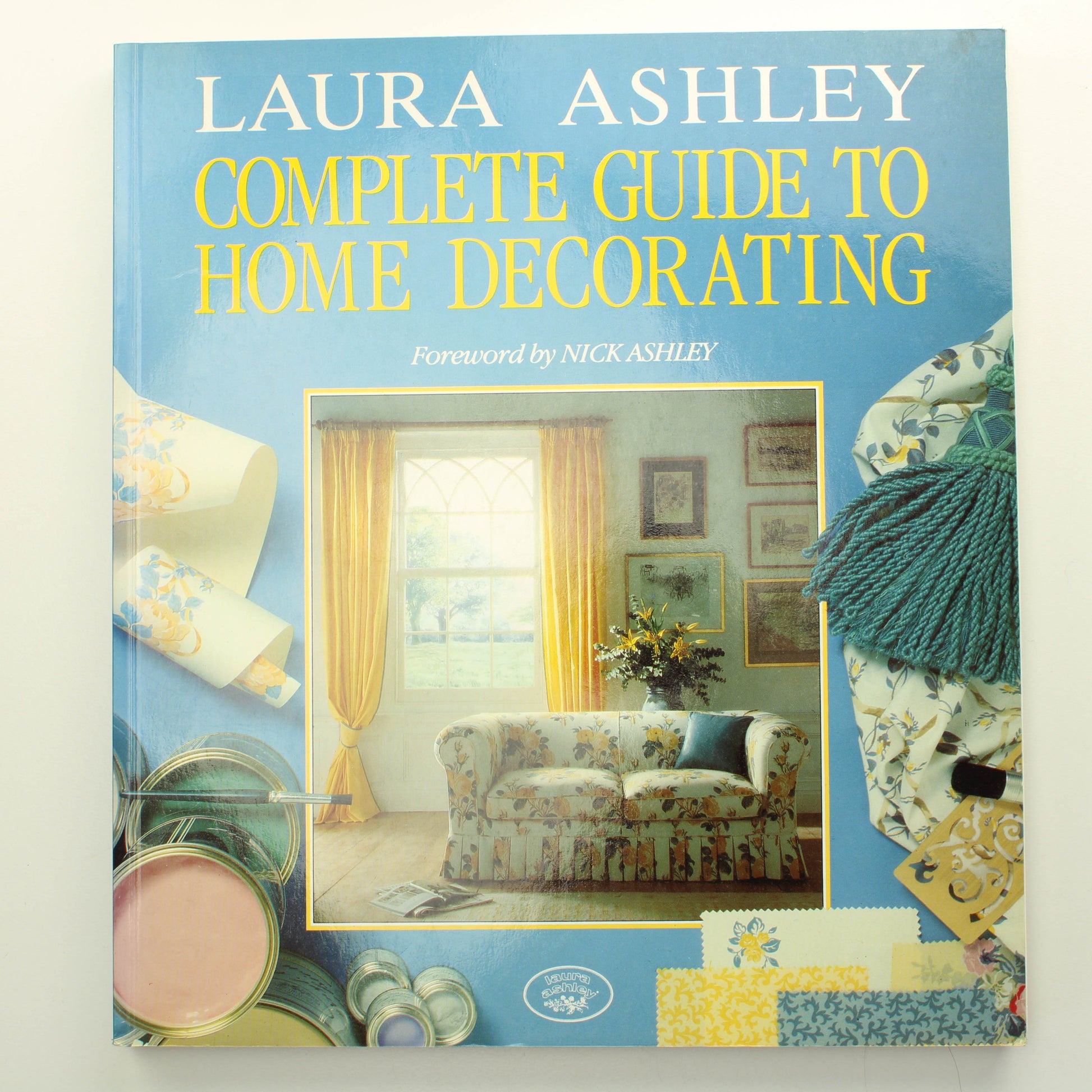 Laura Ashley: Complete Guide to Home Decorating