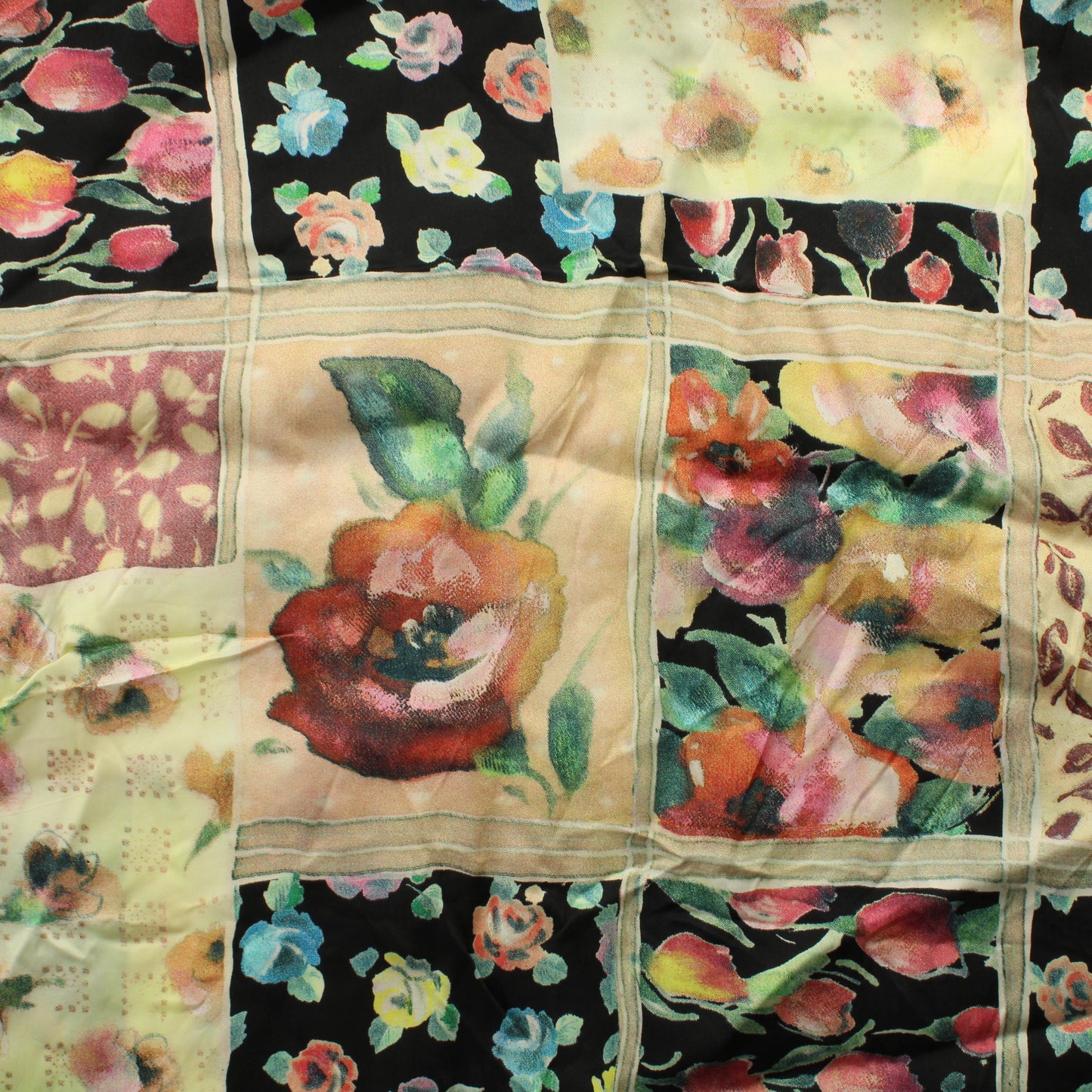 Kukkakuvioinen Vaatetuskangas - Pala