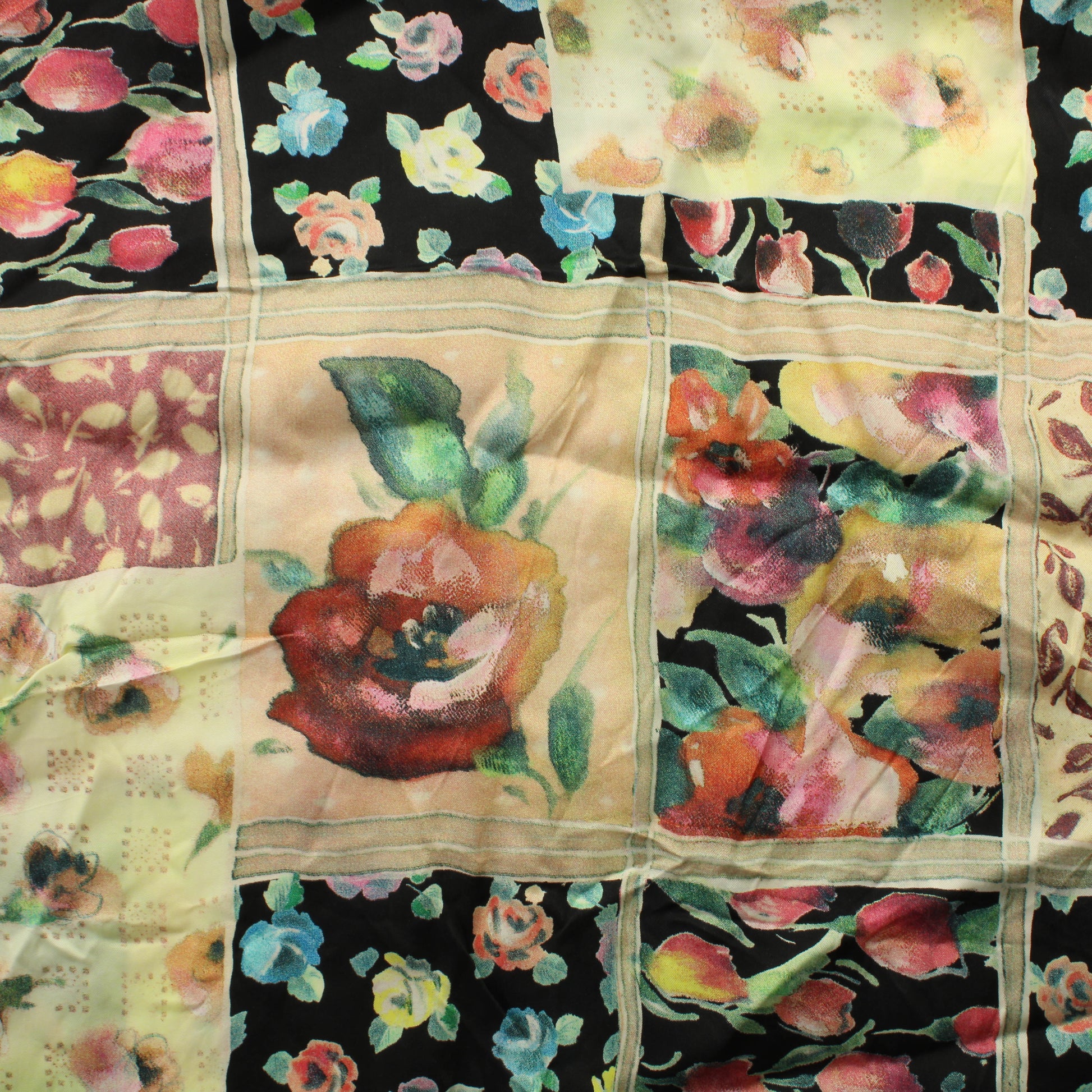 Kukkakuvioinen Vaatetuskangas - Pala