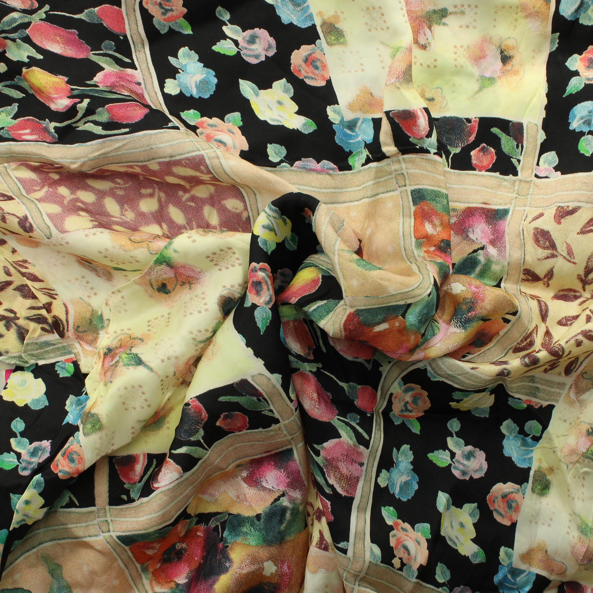 Kukkakuvioinen Vaatetuskangas - Pala