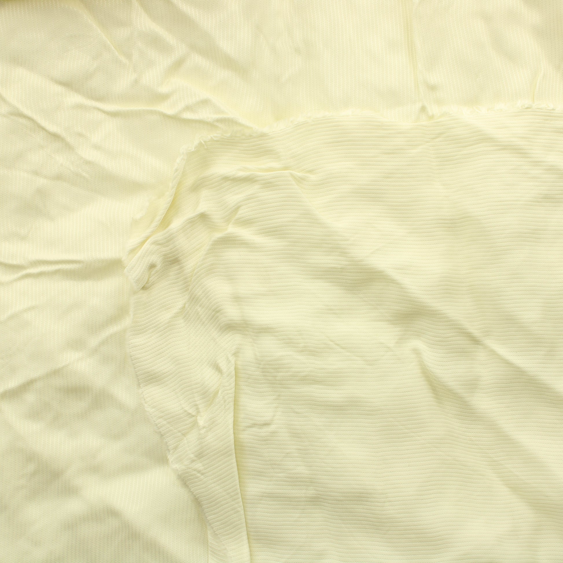 Luonnonvalkoinen pystyraitianen Vuorisatiini - Pala