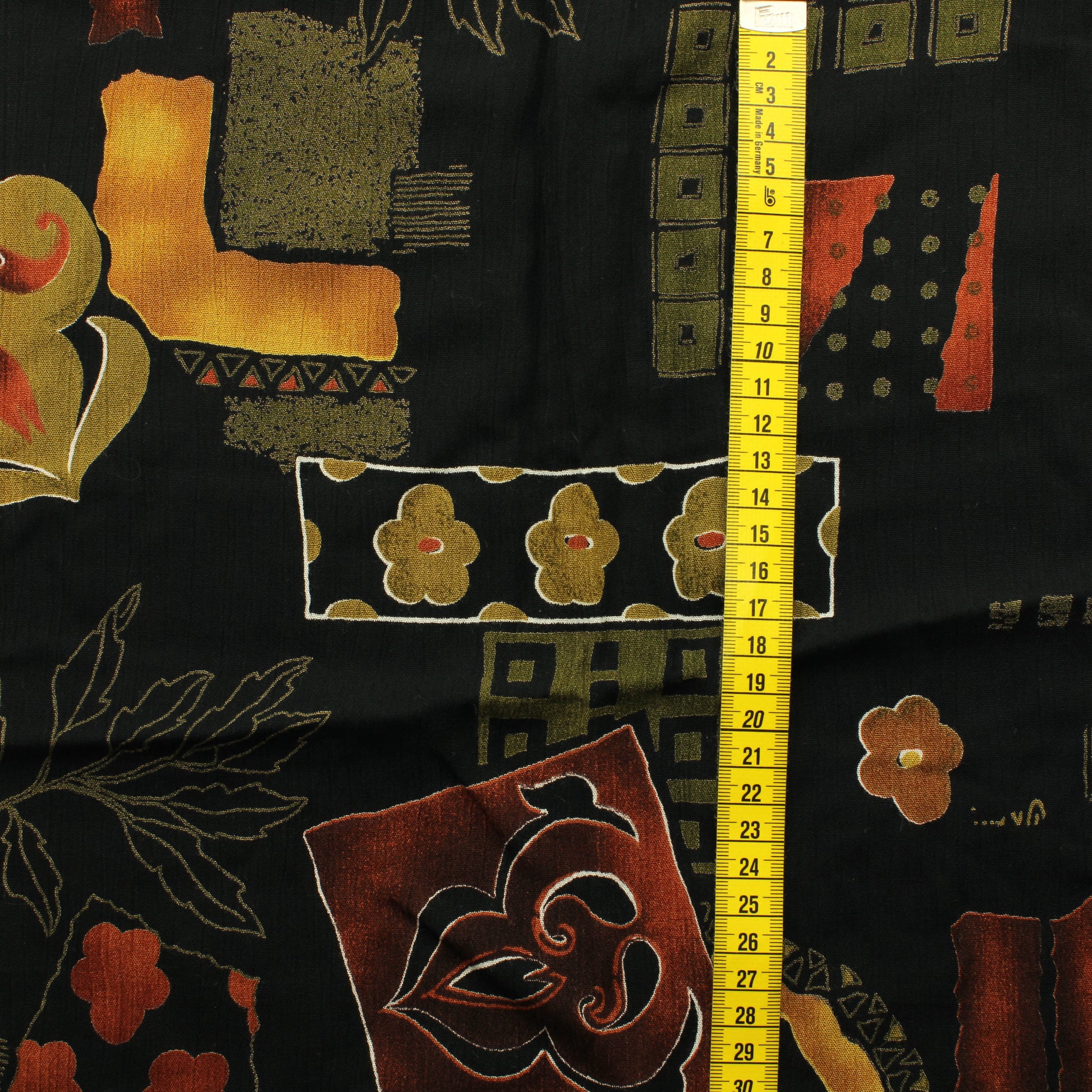 Mustapohjainen kuviollinen Viskoosi - Pala