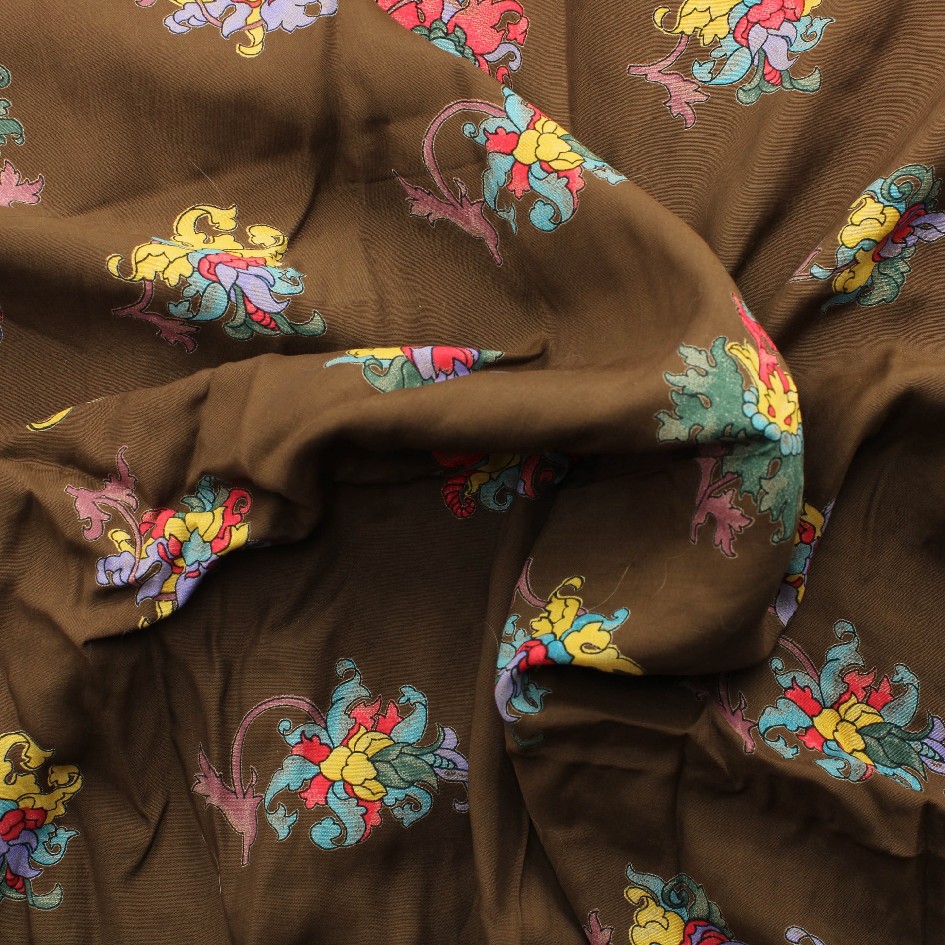 Ruskea kuviollinen Vaatetuskangas - Pala