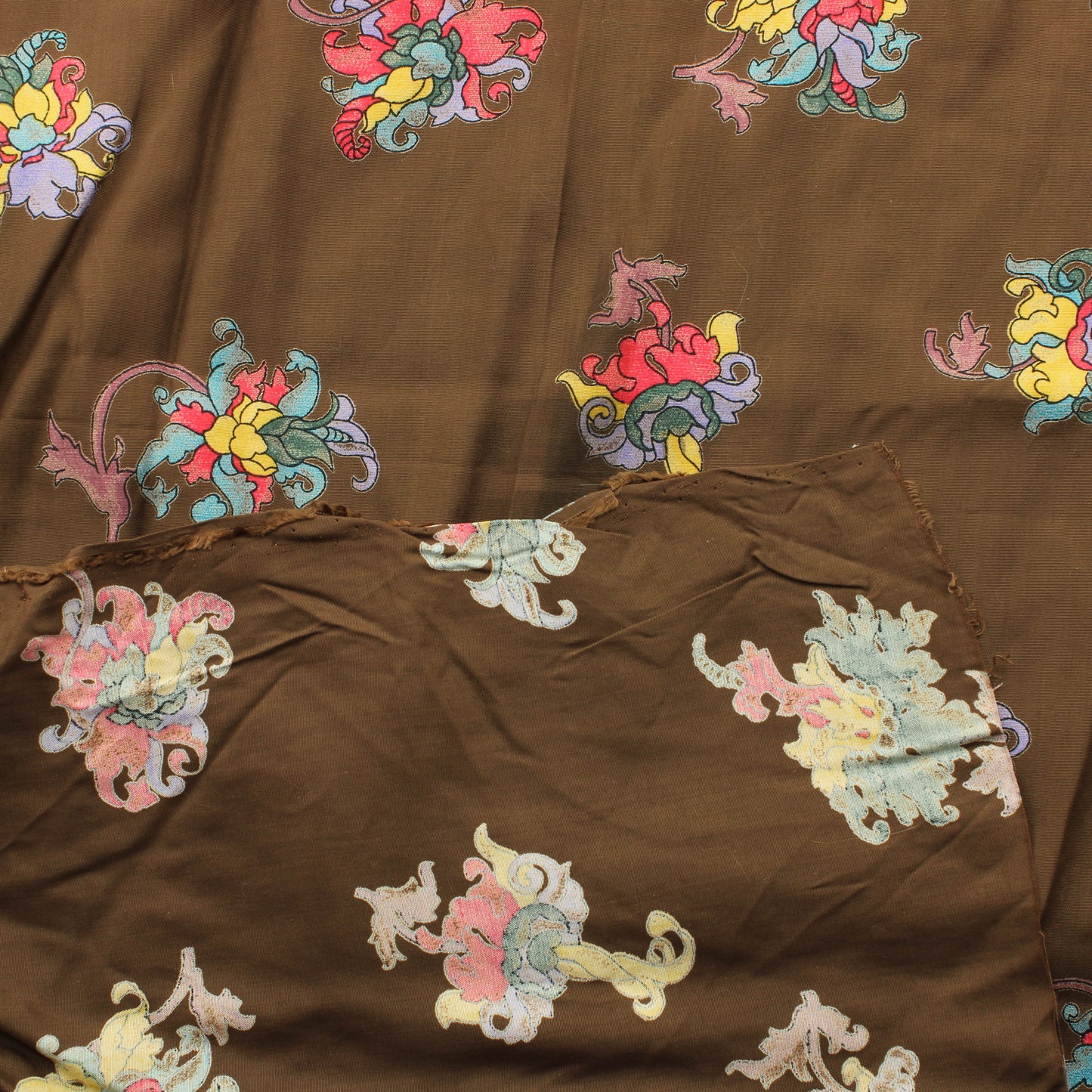 Ruskea kuviollinen Vaatetuskangas - Pala