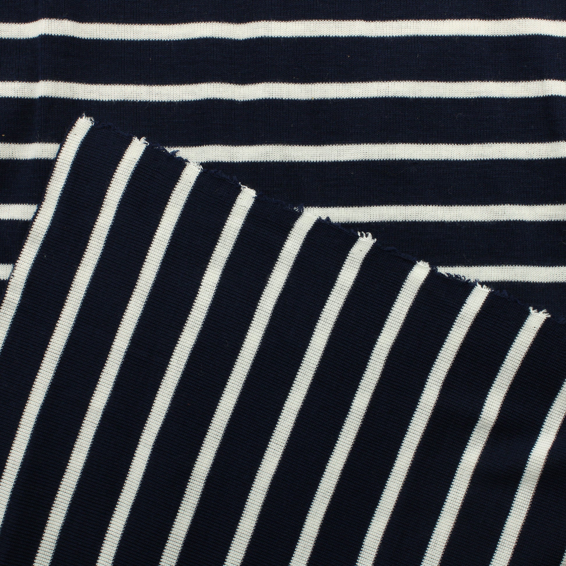 Sinivalkoinen raidallinen Interlock neulos - Pala