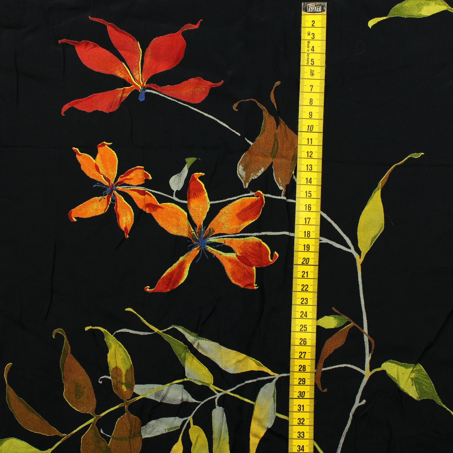 Mustapohjainen kukka Viskoosi - Pala