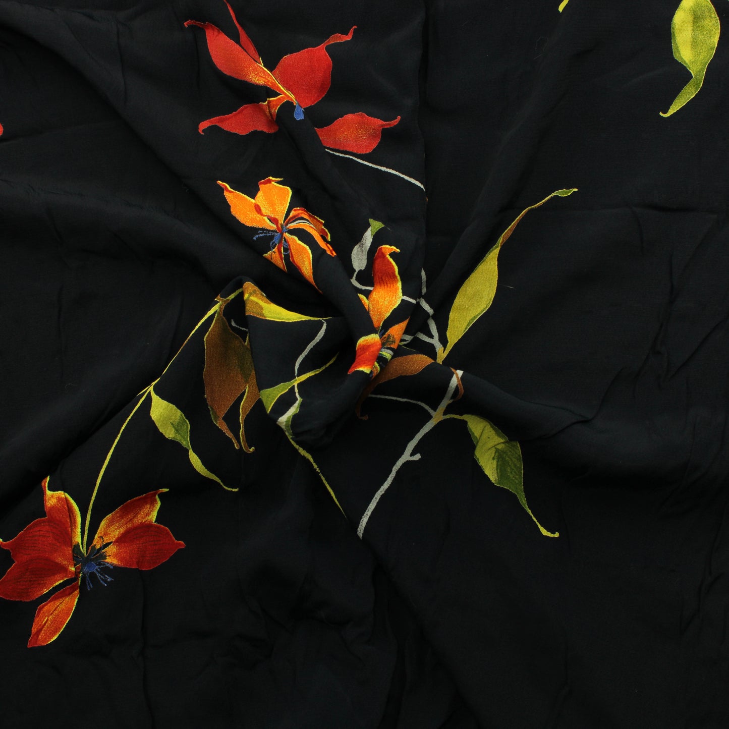 Mustapohjainen kukka Viskoosi - Pala