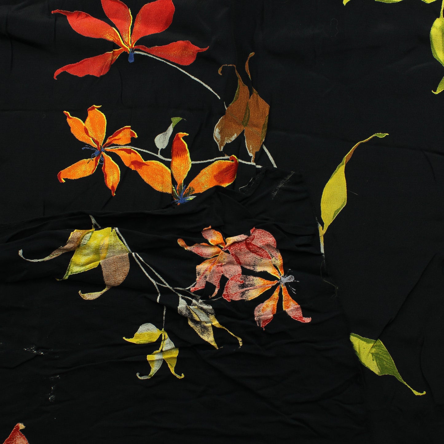 Mustapohjainen kukka Viskoosi - Pala