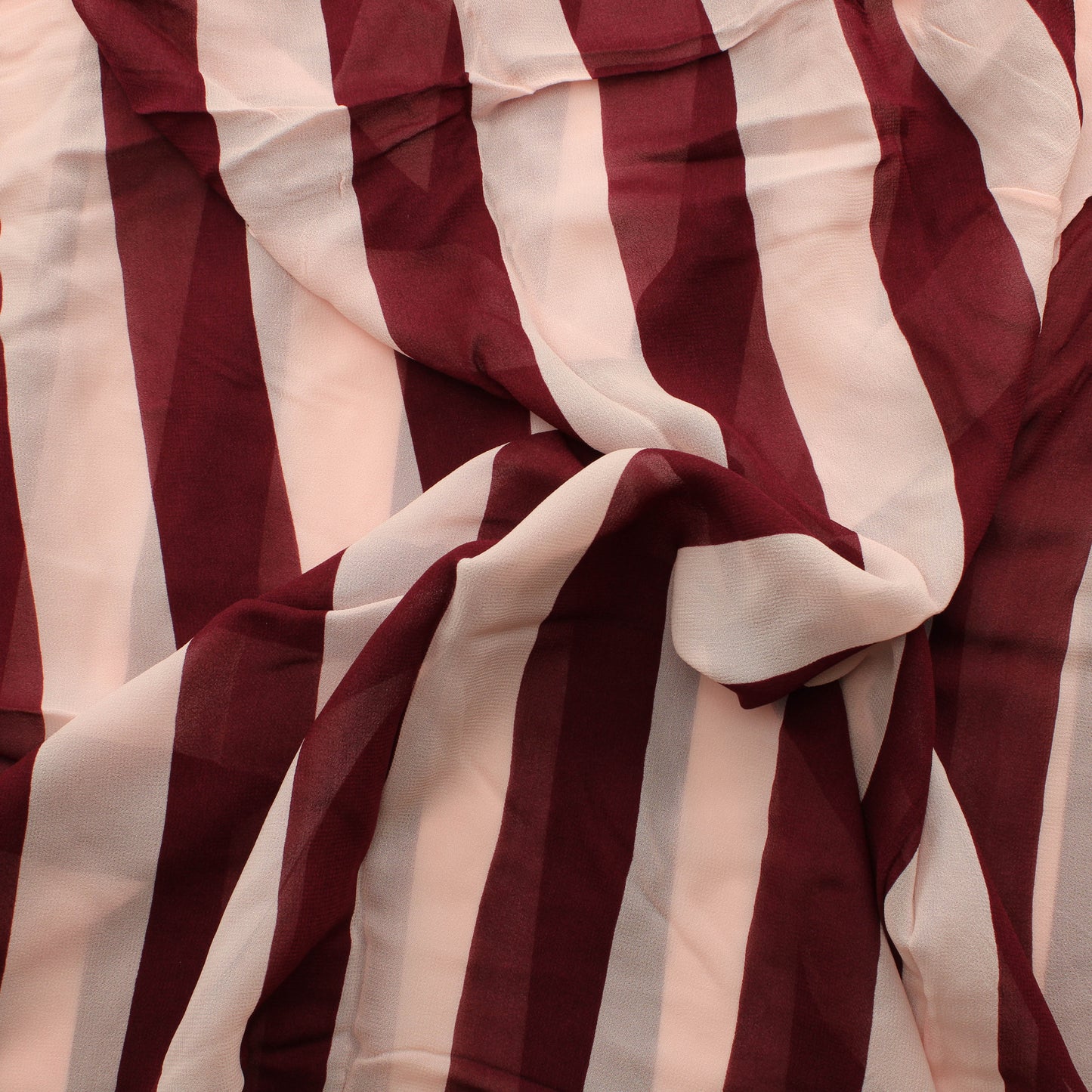 Viininpuna-vaaleanpunainen Raita Viskoosisifonki - Pala