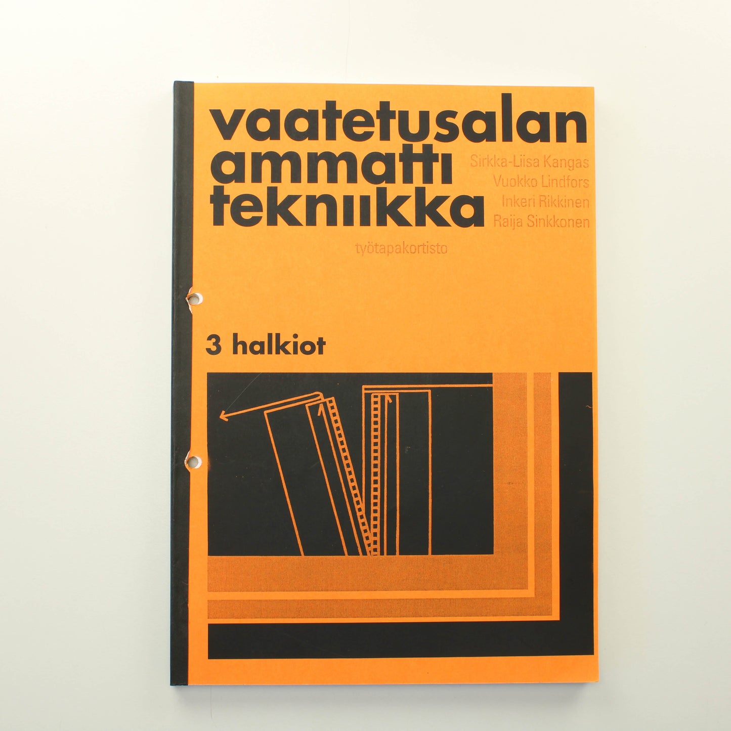 SirkkaLiisa Kangas, Vuokko Lindfors, Inkeri Rinkinen, Raija Sinkkonen: Vaatetusalan ammatti tekniikka työtapakortisto: 3 Halkiot