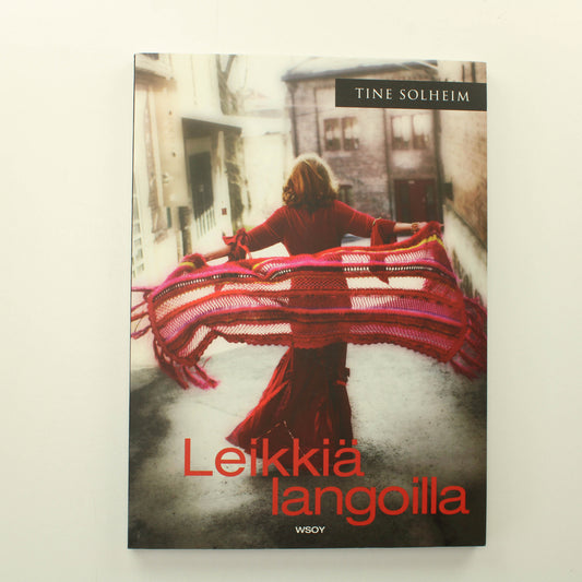 Tine Solheim: Leikkiä Langoilla