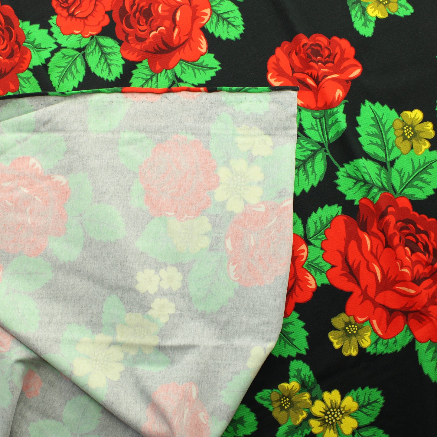 Ommellinen Babushka Roses Trikoo - Pala