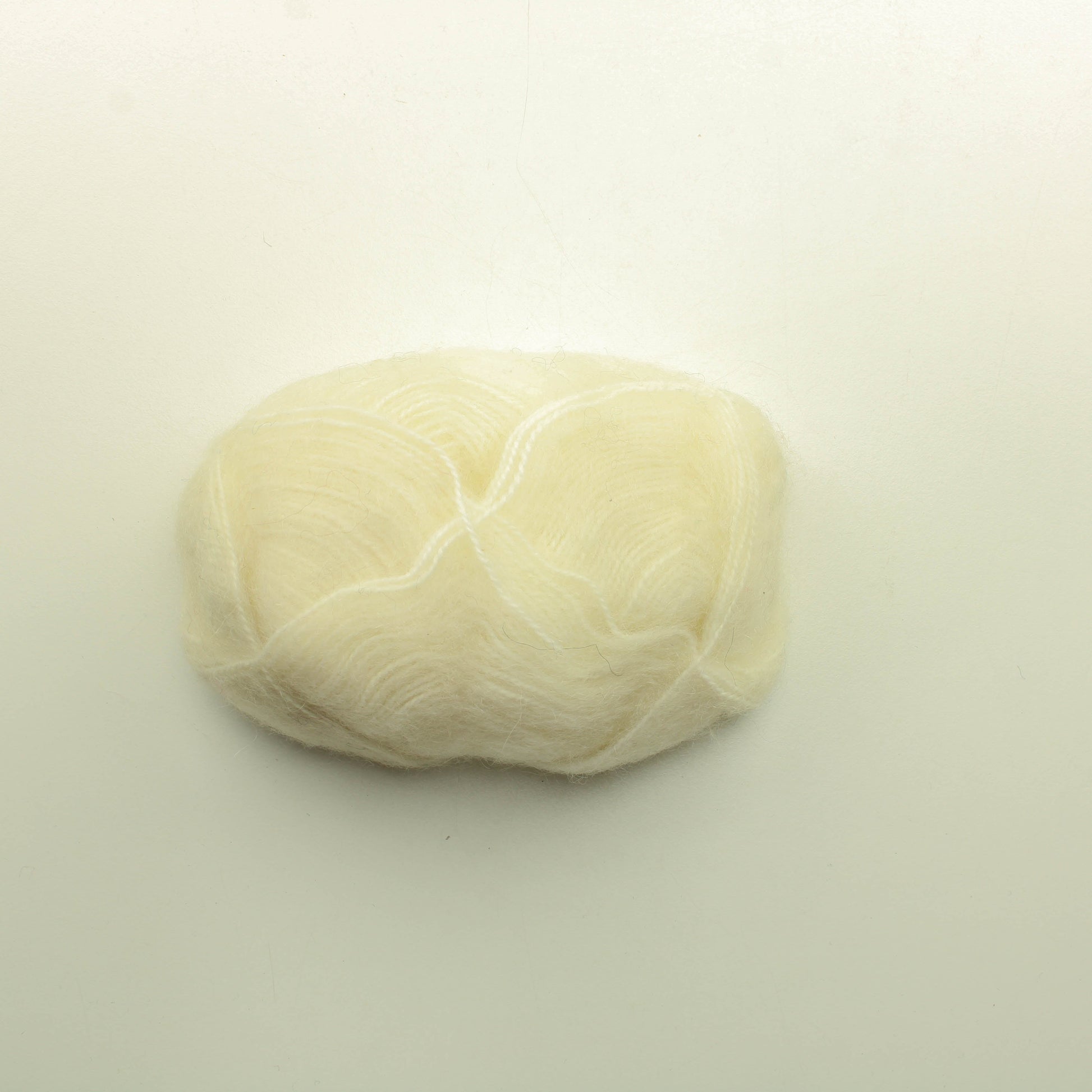 Luonnonvalkoinen pörrölanka 35g