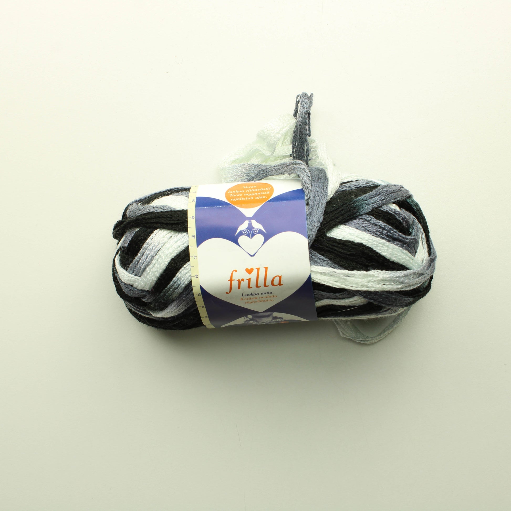 Novita Frilla - 890 (100g)