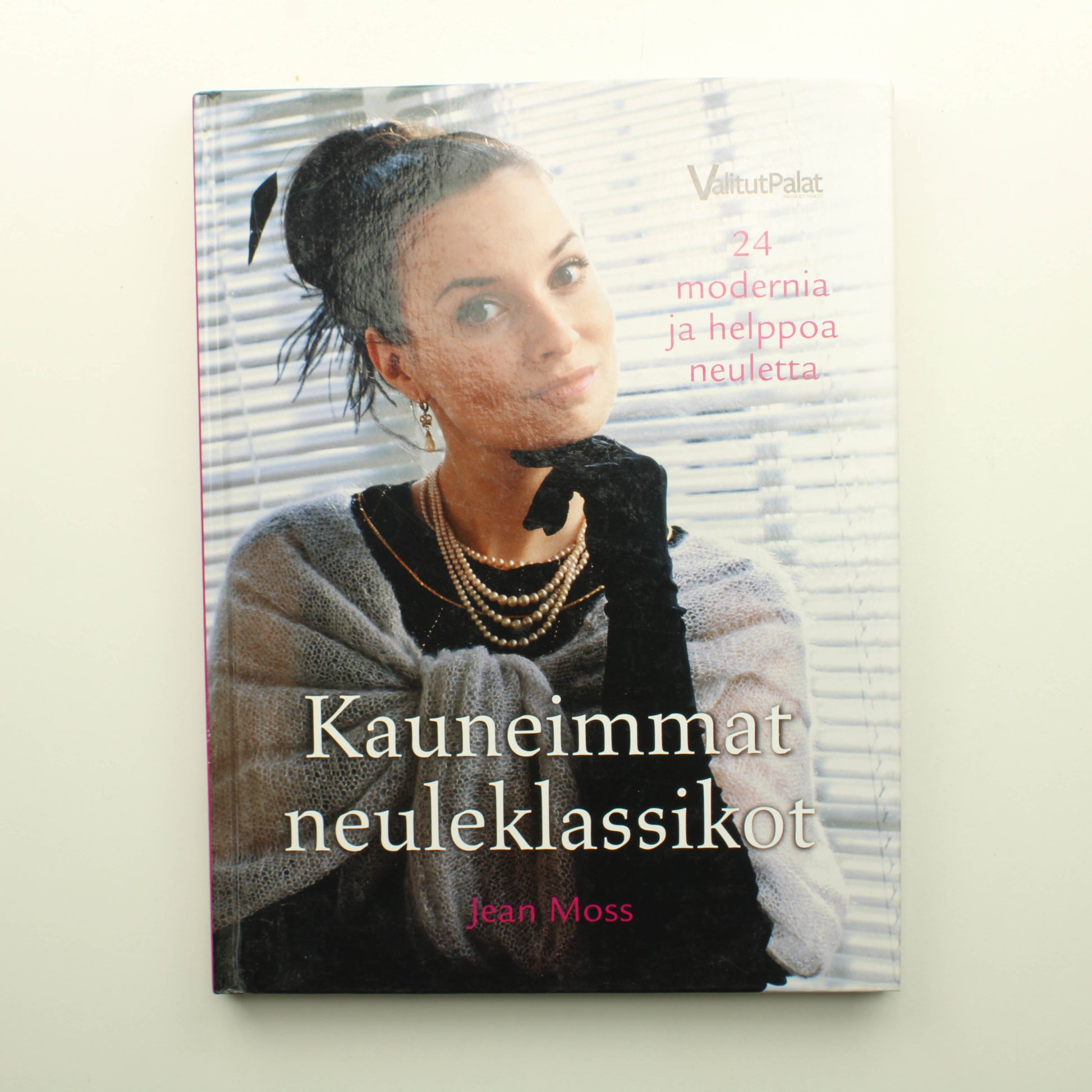 Jean Moss: Kauneimmat neuleklassikot, 24 modernia ja helppoa neuletta
