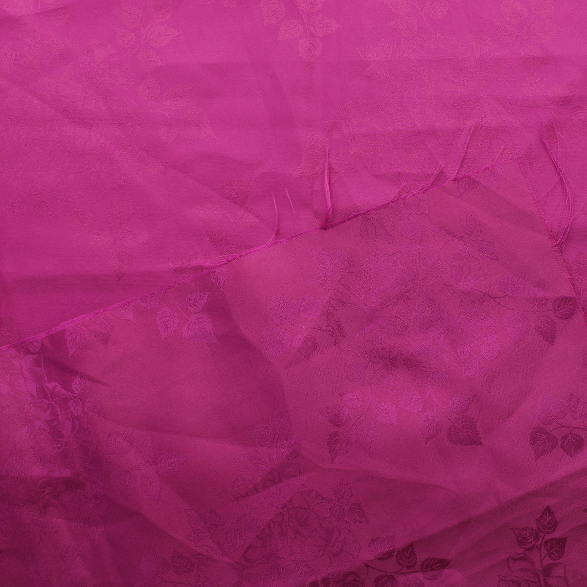 Magenta ruusukuvioinen satiinimainen Vaatetuskangas - Pala