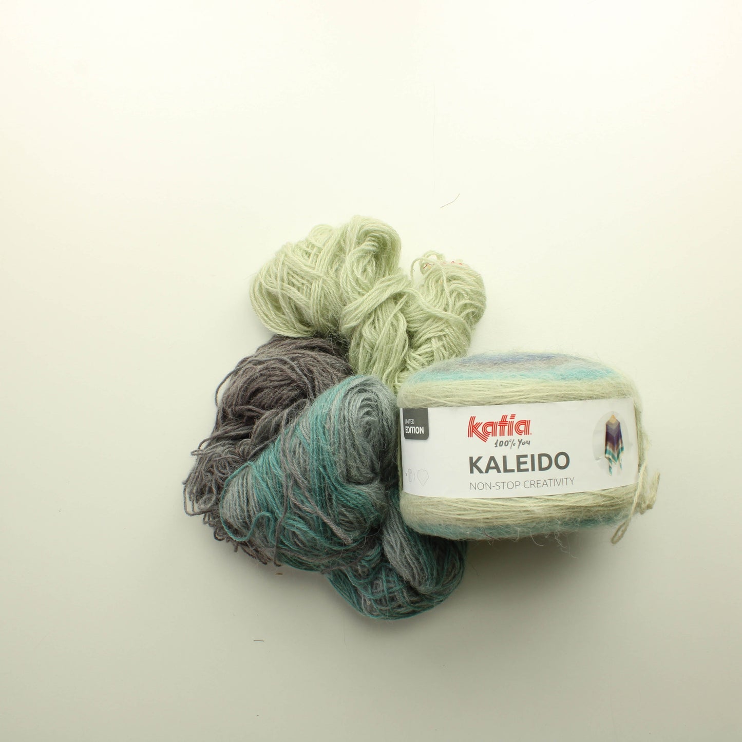 Katia Kaleido - 302 Lankapussi 704 (200g)