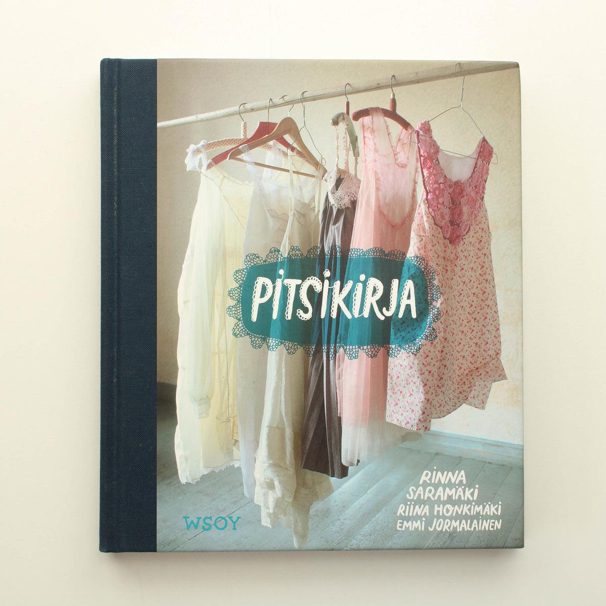 Rinna Saramäki,Riina Honkimäki, Emmi Jormalainen: Pitsikirja