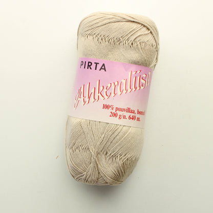 Pirta Ahkeraliisa - 858 (saattaa puuttua vyöte)