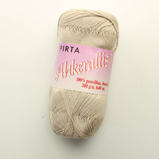 Pirta Ahkeraliisa - 858 (saattaa puuttua vyöte)