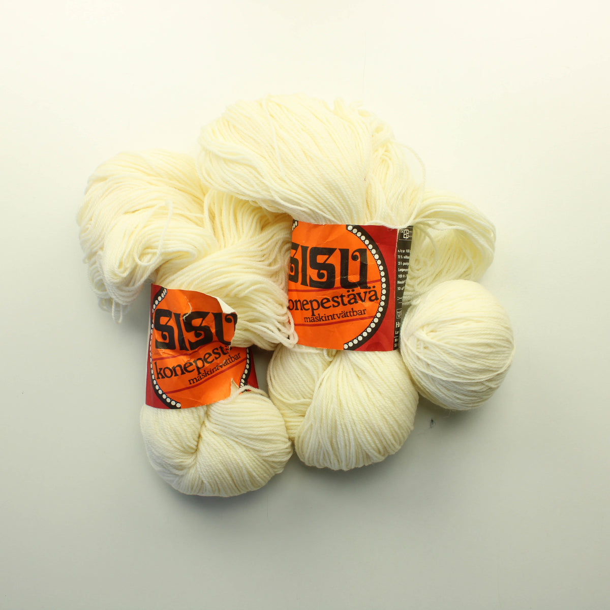 Hämeen Kehräämö Sisu - Luonnonvalkoinen Lankapussi 712 (240g)