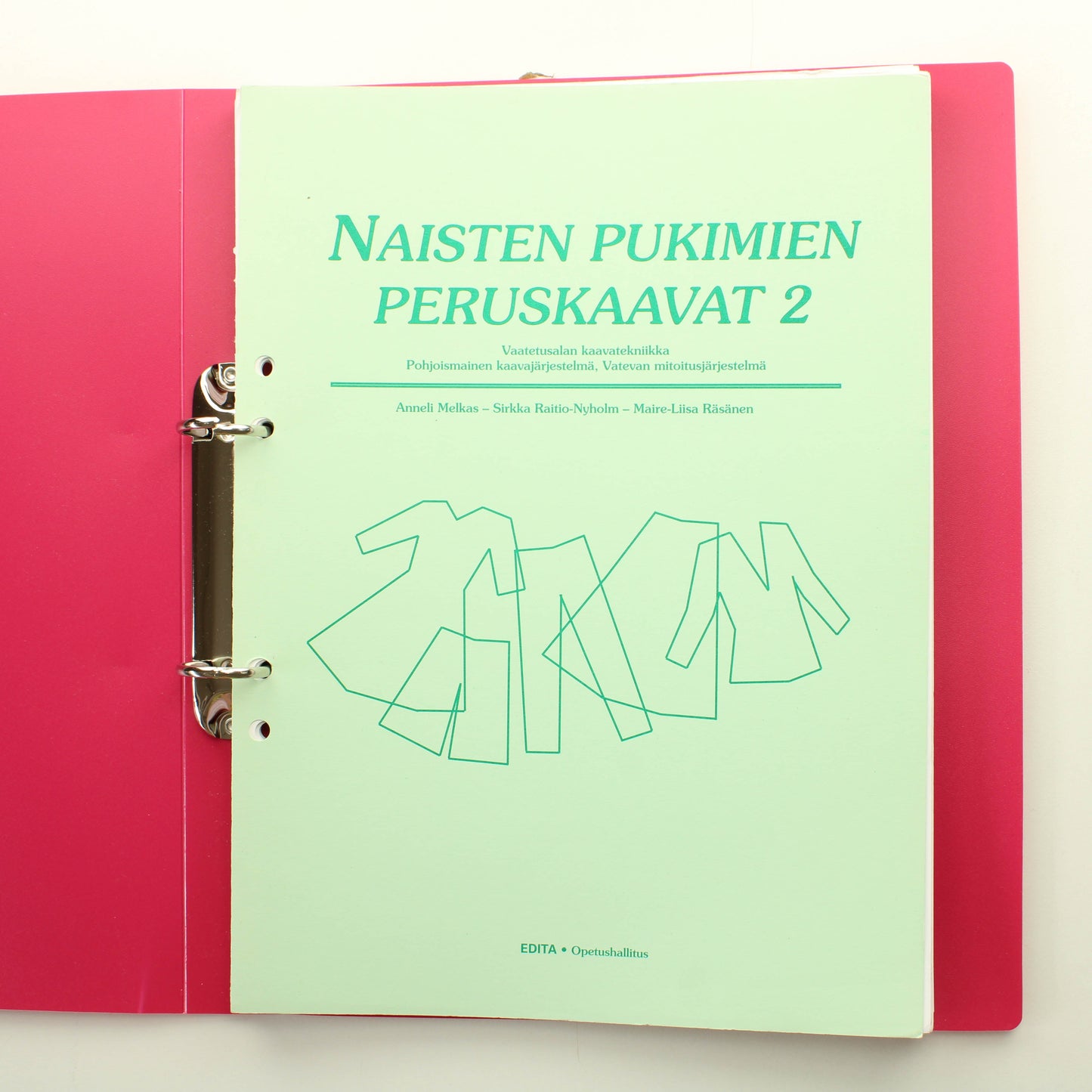 Anneli Melkas, Sirkka Raitio-Nyholm, Maire-Liisa Räsänen: Vaatetusalan kaavatekniikka, Naisten Pukimien Peruskaavat 2