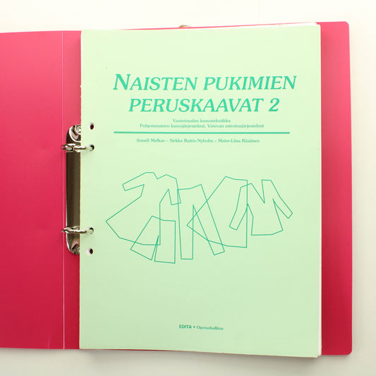 Anneli Melkas, Sirkka Raitio-Nyholm, Maire-Liisa Räsänen: Vaatetusalan kaavatekniikka, Naisten Pukimien Peruskaavat 2