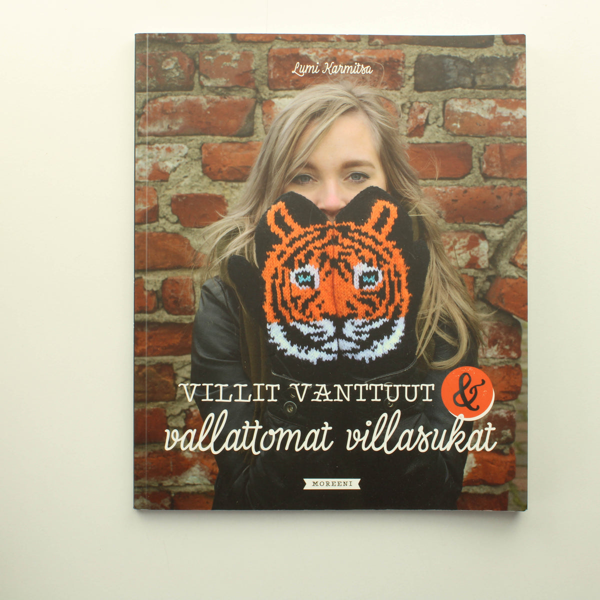 Lumi Karmitsa: Villit vanttuut ja vallattomat villasukat