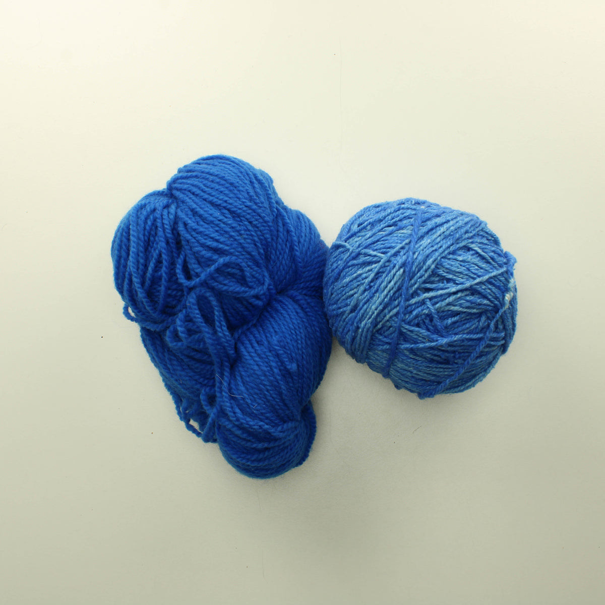 Sinistä villalankaa - Lankapussi 111 (200g)