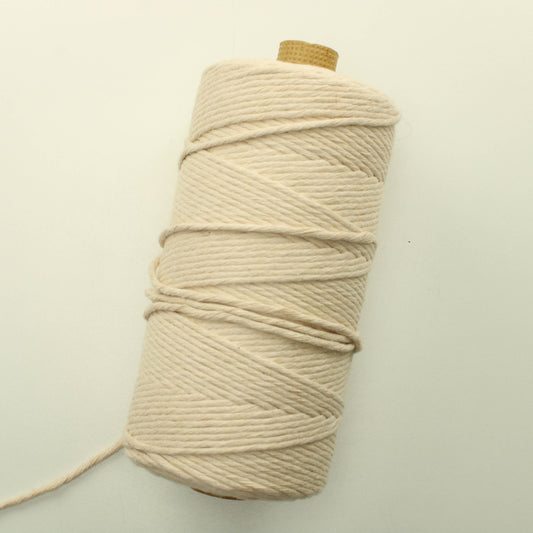 Luonnonvalkoinen puuvillalanka (745g sis. pahviholkin)