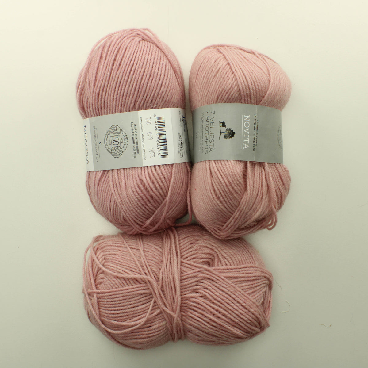 Novita 7 veljestä uusi villaisempi - 053 Lankapussi 138 (290g)