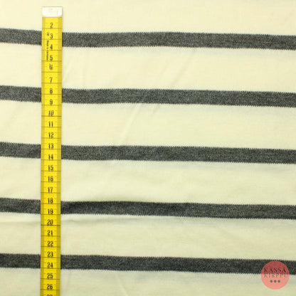 Luonnonvalkoinen harmaaraidallinen Neulos - Pala